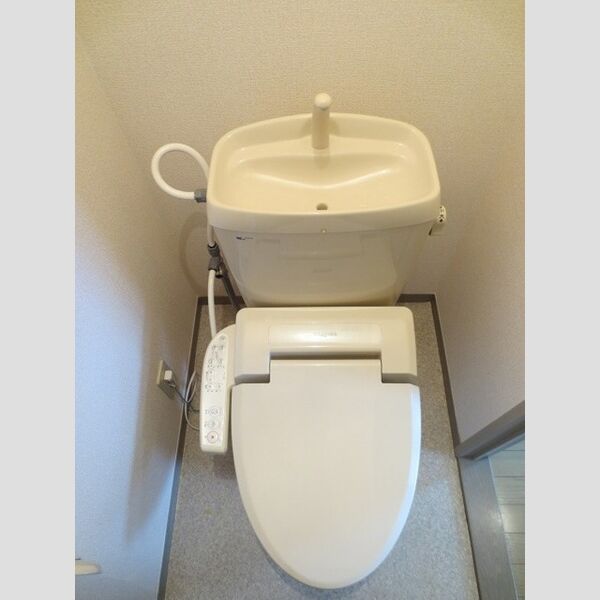 トイレ (トイレ)