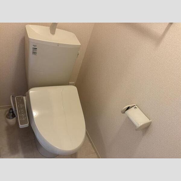 トイレ (トイレ)