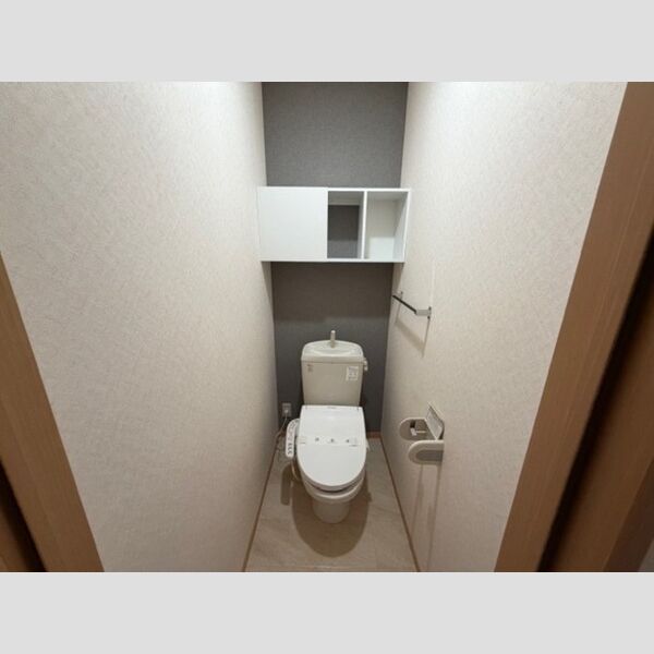 トイレ (トイレ)