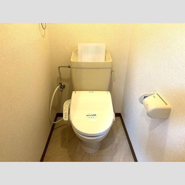 トイレ (トイレ)