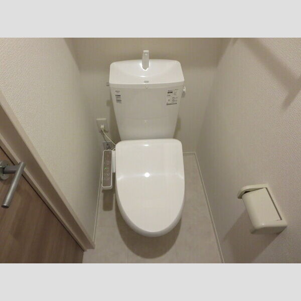 トイレ (トイレ)