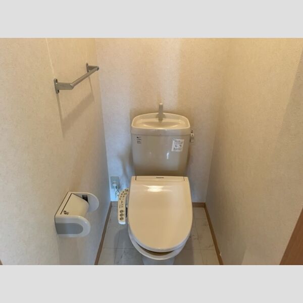 トイレ (トイレ)