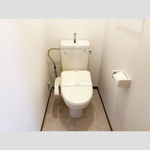 トイレ (トイレ)