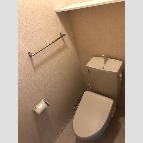 トイレ (トイレ)