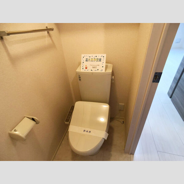 トイレ (トイレ)