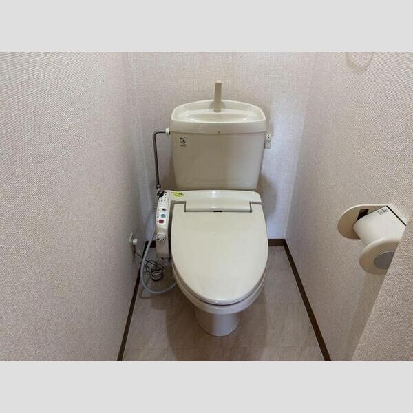 トイレ (トイレ)