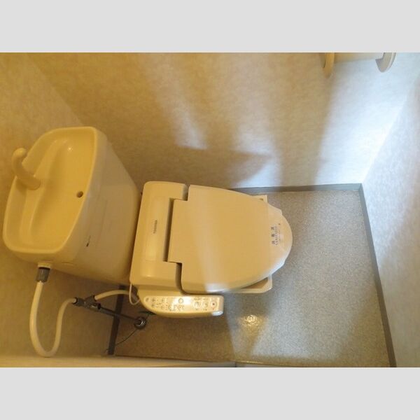 トイレ (トイレ)