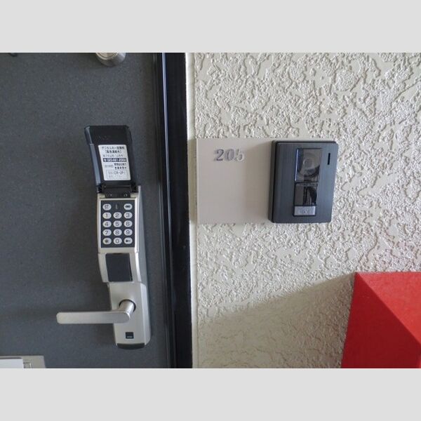 その他設備 (玄関鍵・モニター付きインターホン)