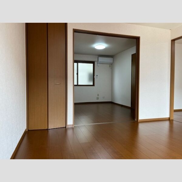 その他 (洋間)