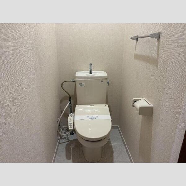 トイレ (トイレ)
