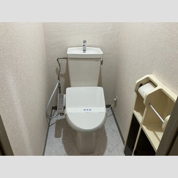 トイレ (トイレ)