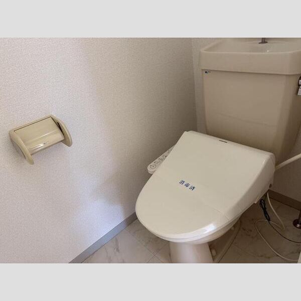 トイレ (トイレ)