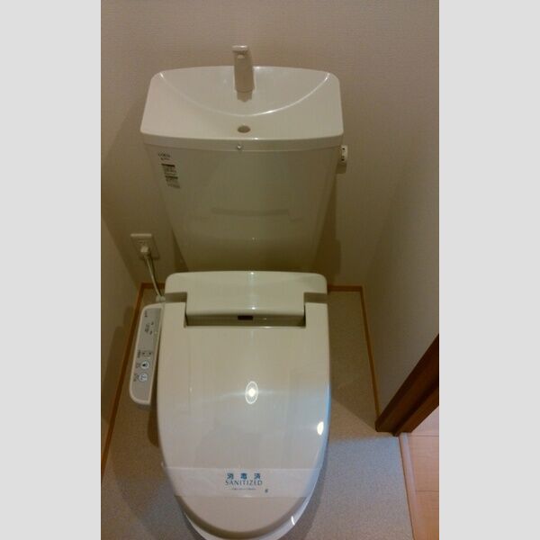 トイレ (トイレ)