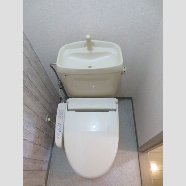 トイレ (トイレ)