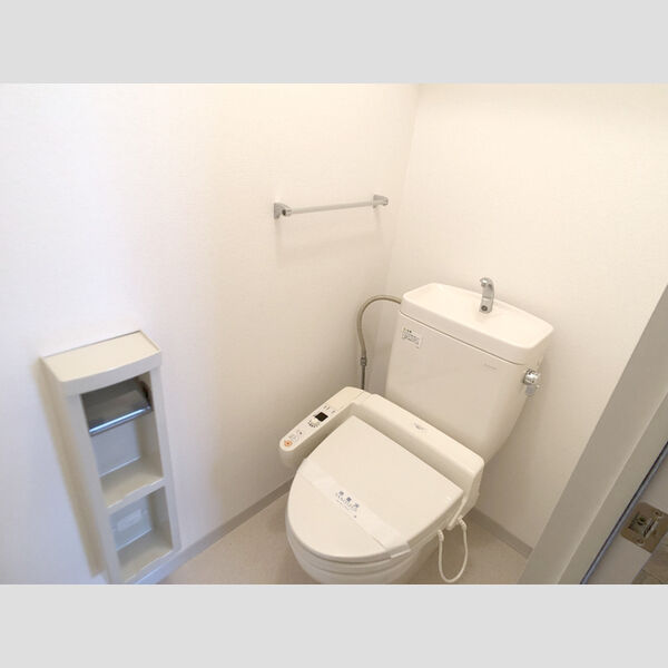 トイレ (トイレ)
