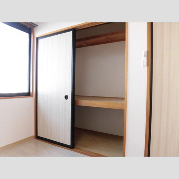 収納 (北西洋室収納)