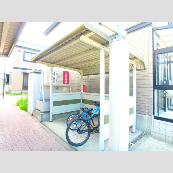 現地周辺 (駐輪場)