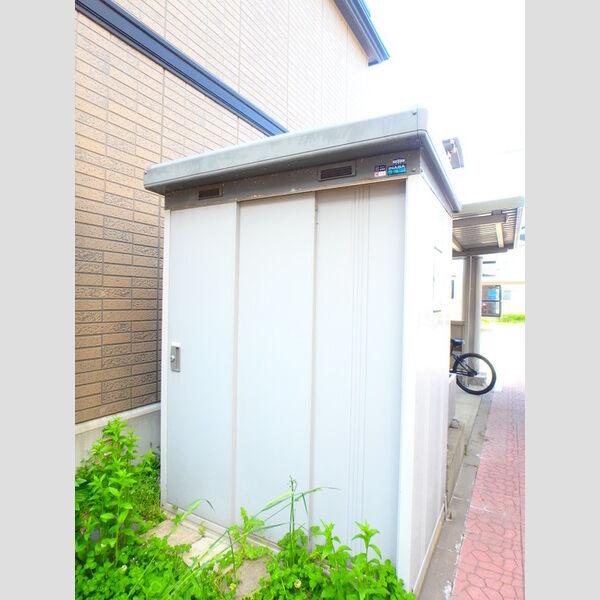 現地周辺 (物置)