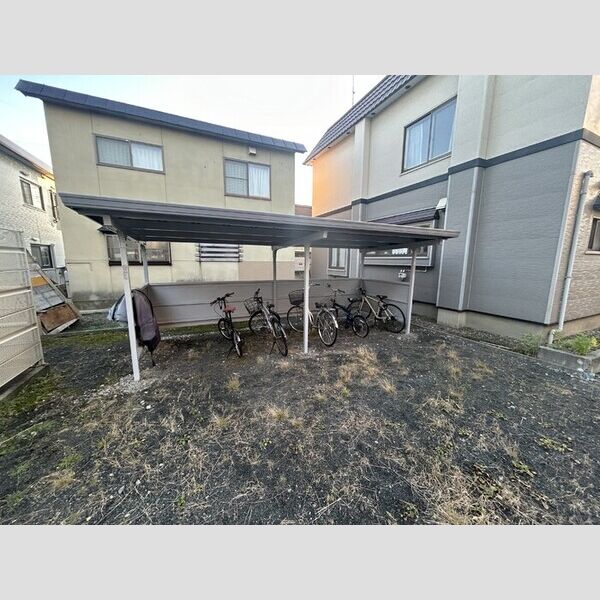 現地周辺 (駐輪場)