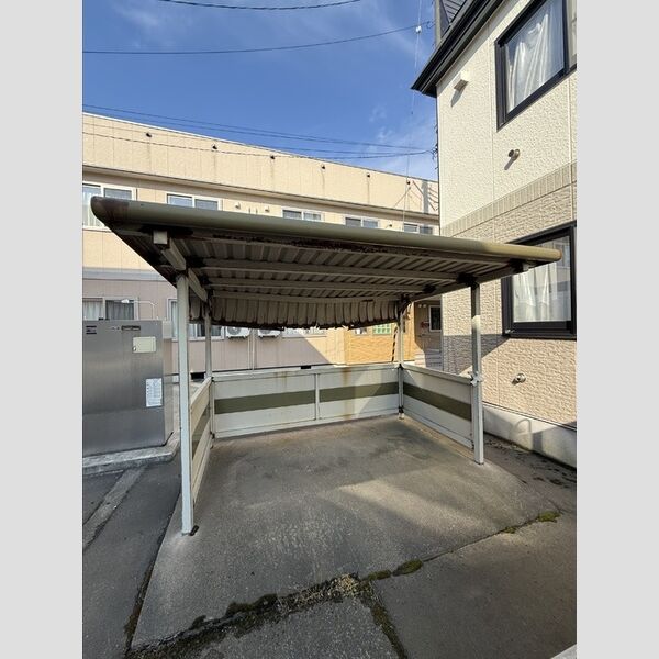 現地周辺 (駐輪場)