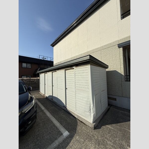 現地周辺 (物置1)