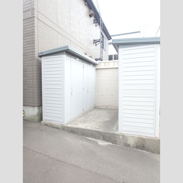 現地周辺 (物置)