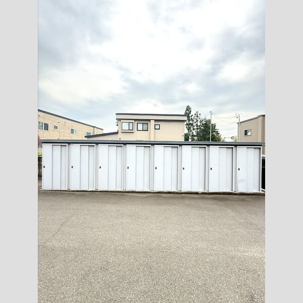 現地周辺 (物置)