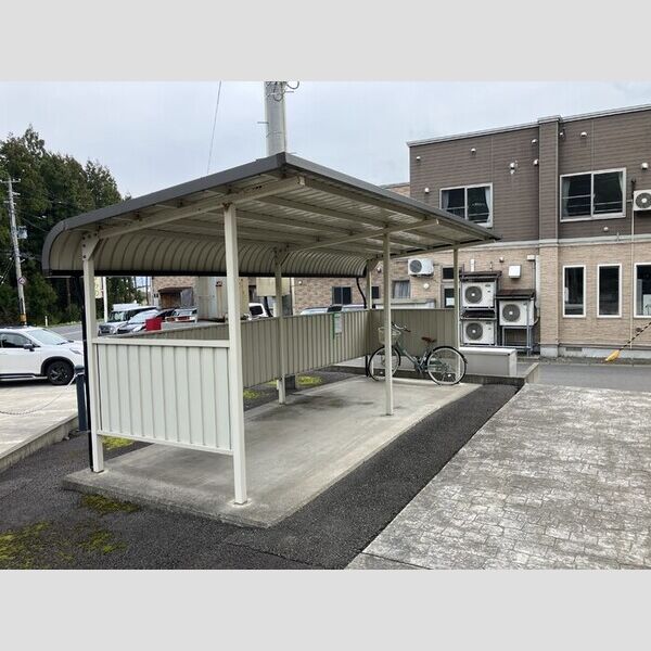 現地周辺 (駐輪場)