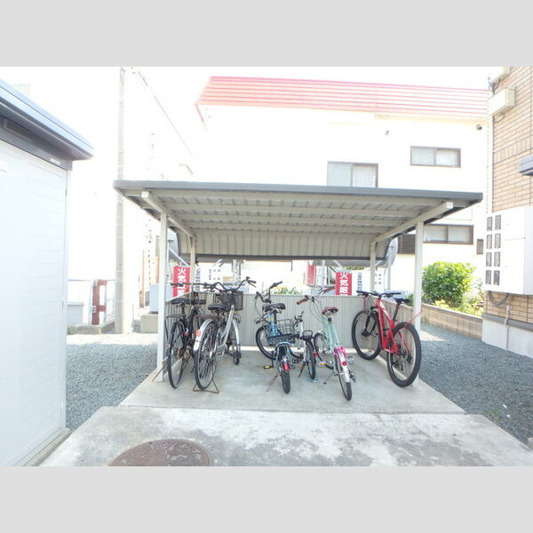 現地周辺 (駐輪場)