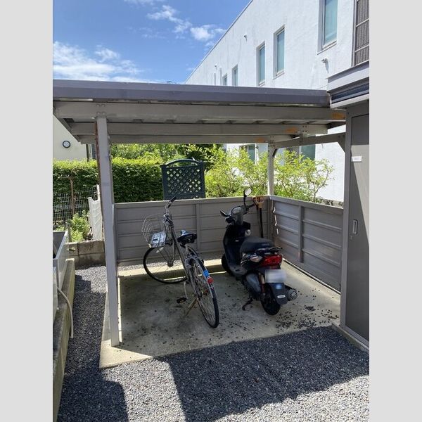 現地周辺 (駐輪場)