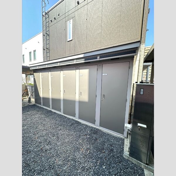 現地周辺 (物置)