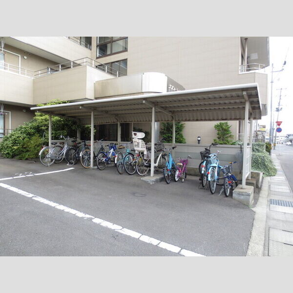 現地周辺 (駐輪場)