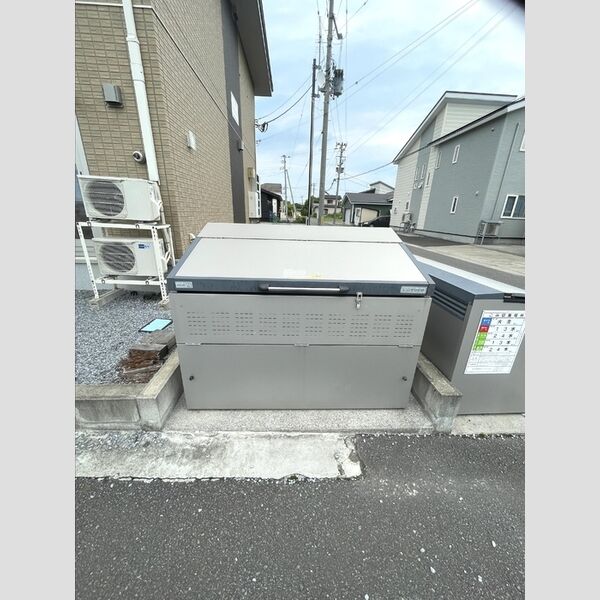 現地周辺 (ゴミ庫2)