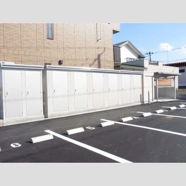 駐車場 (物置&駐輪場)