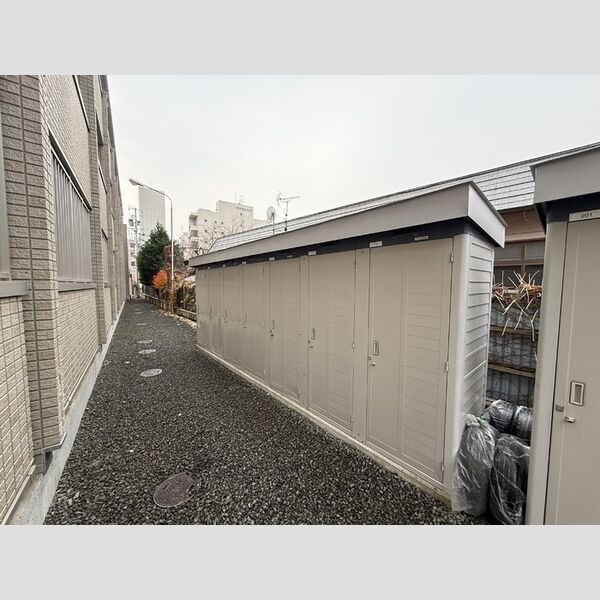 現地周辺 (物置)