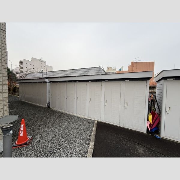 現地周辺 (物置)