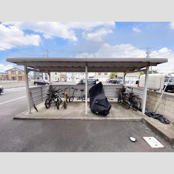 現地周辺 (駐輪場)