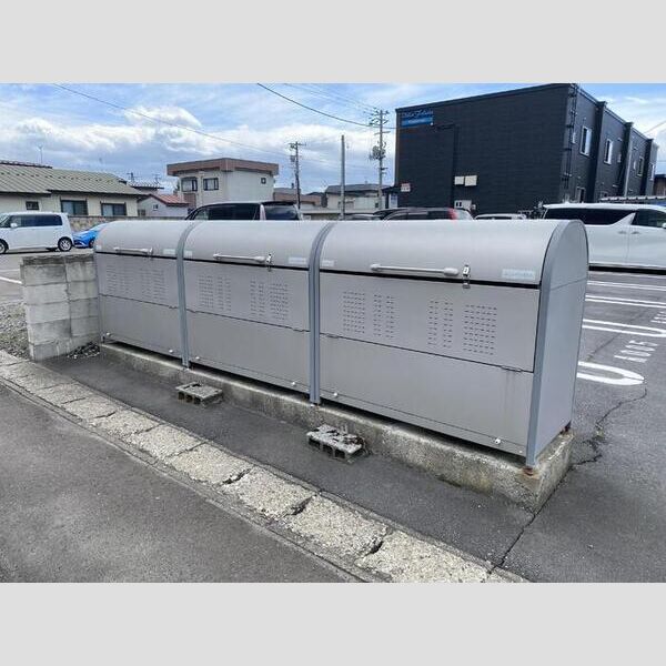 現地周辺 (ゴミ庫)