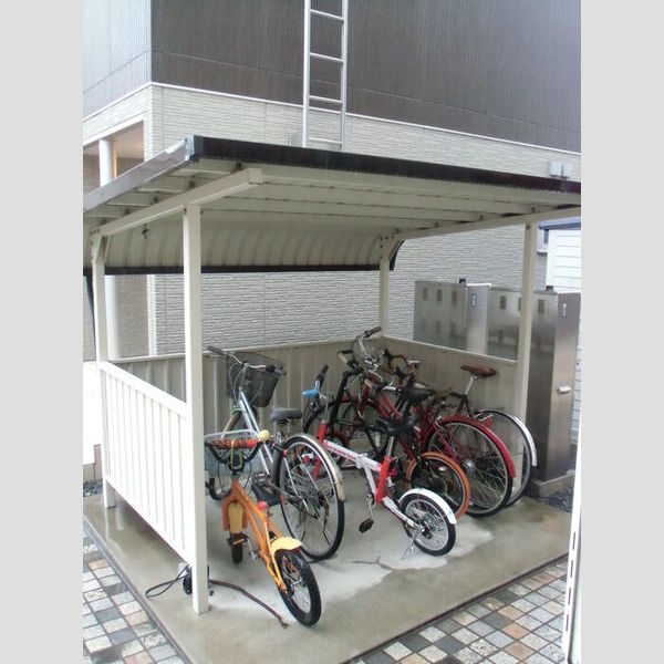 現地周辺 (駐輪場)
