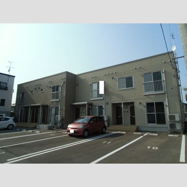 建物外観 (駐車場)
