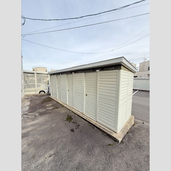 現地周辺 (物置)