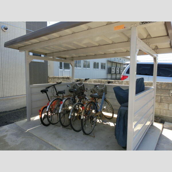 現地周辺 (駐輪場)