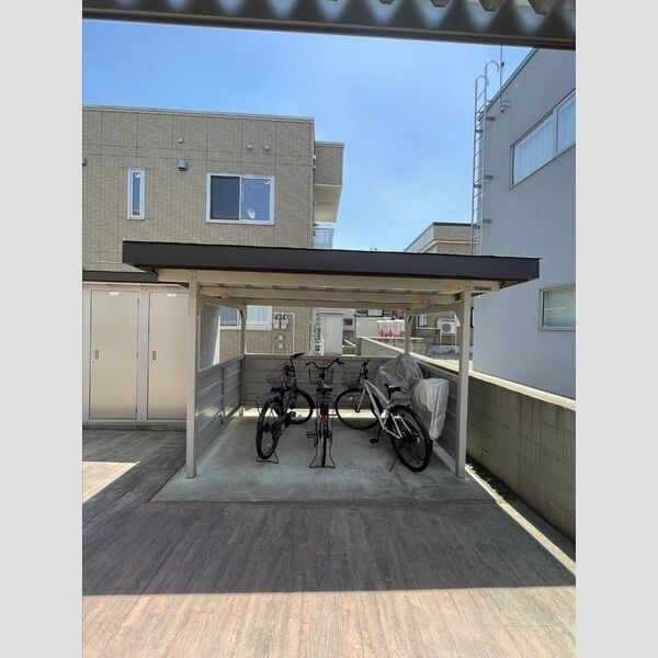 現地周辺 (駐輪場)