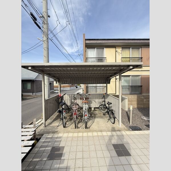 現地周辺 (駐輪場)