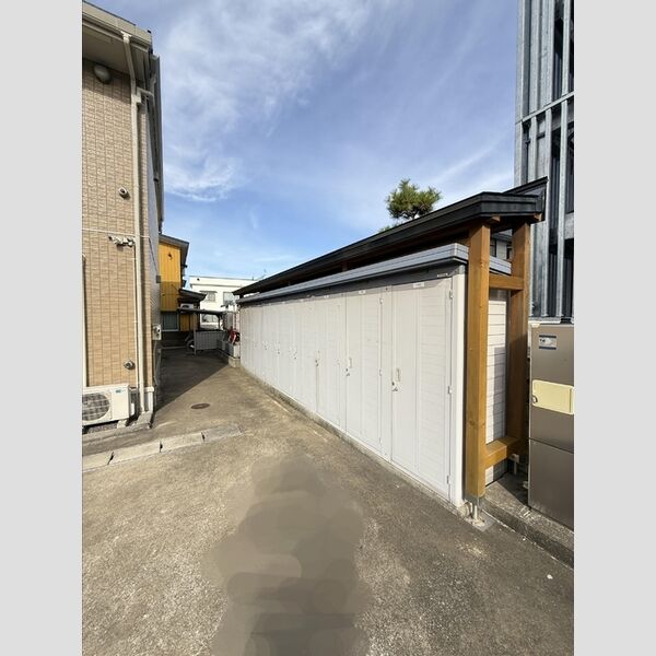 現地周辺 (物置)