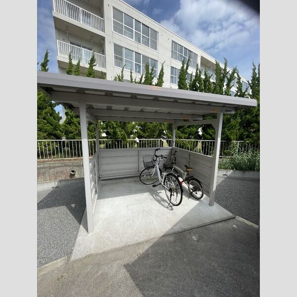 現地周辺 (駐輪場)