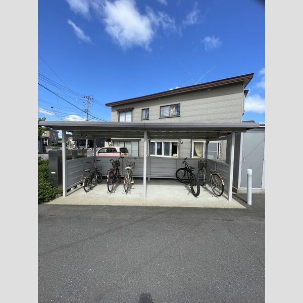 現地周辺 (駐輪場)
