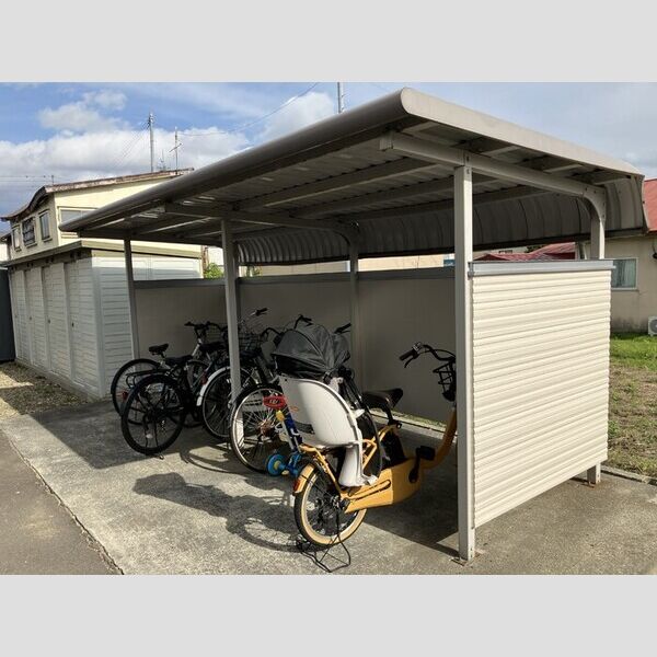 現地周辺 (駐輪場)