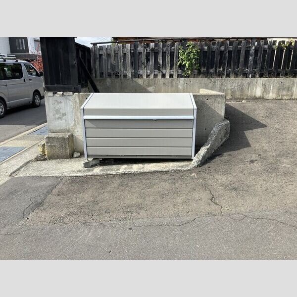 現地周辺 (ゴミ庫)