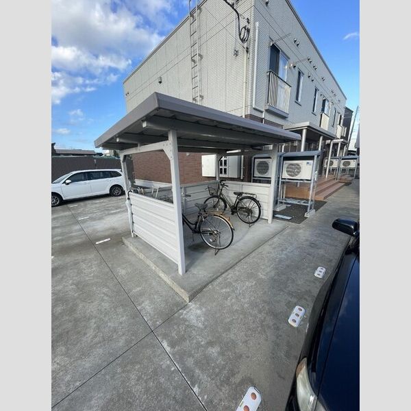現地周辺 (駐輪場)